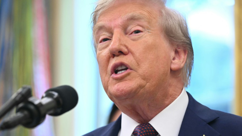 Trump rebate boatos sobre sua saúde e diz que são 'notícias falsas'