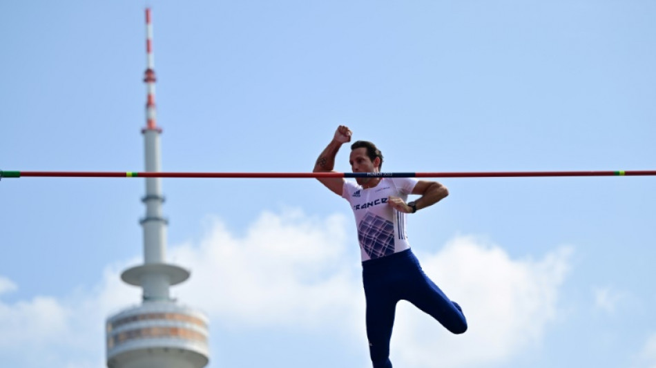 Athl&eacute;tisme: Lavillenie et Collet en finale de la perche avec Duplantis