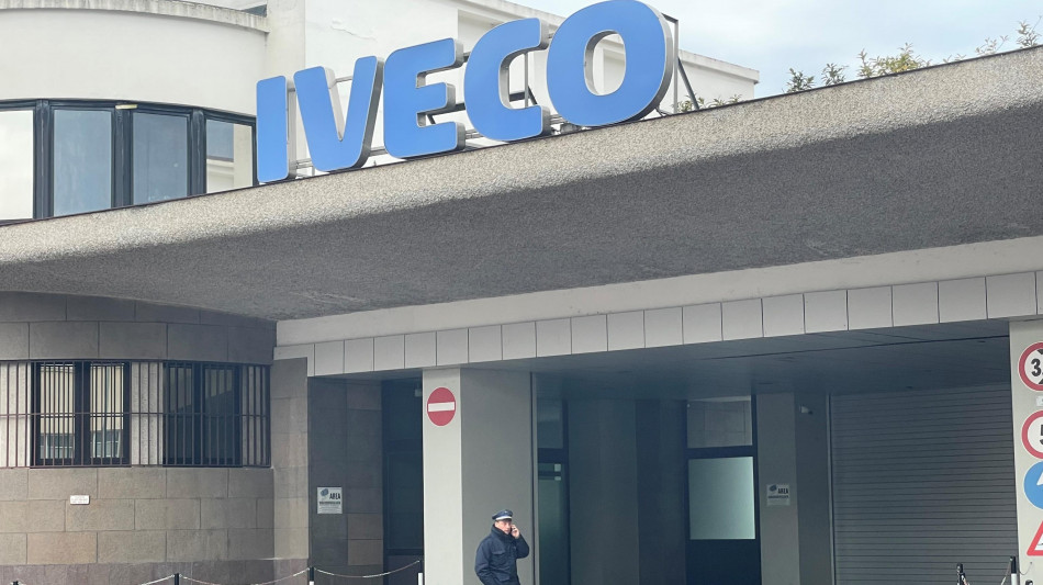 Iveco brillante in Piazza Affari (+3%), diverse offerte per Idv