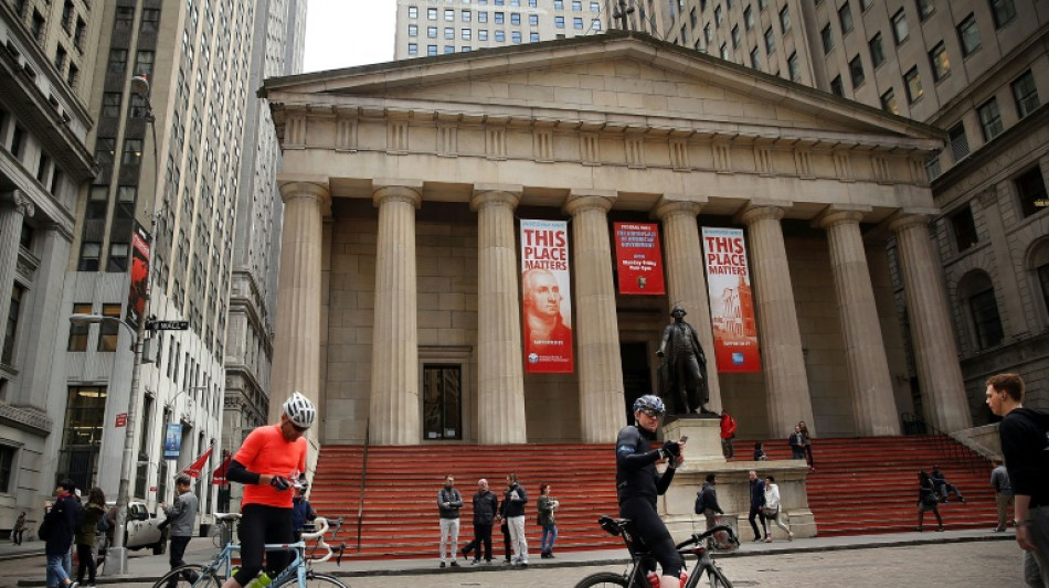 Wall Street ouvre en hausse, rassur&eacute;e sur les semi-conducteurs