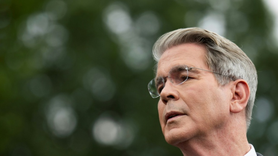 L'Iran dit consid&eacute;rer comme un "ennemi" tout pays participant &agrave; la "guerre &eacute;conomique" de Washington&nbsp; 