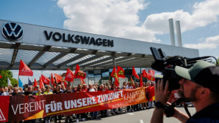 Apr&egrave;s l'accord chez Volkswagen, les salari&eacute;s dans le flou sur l'avenir des usines allemandes