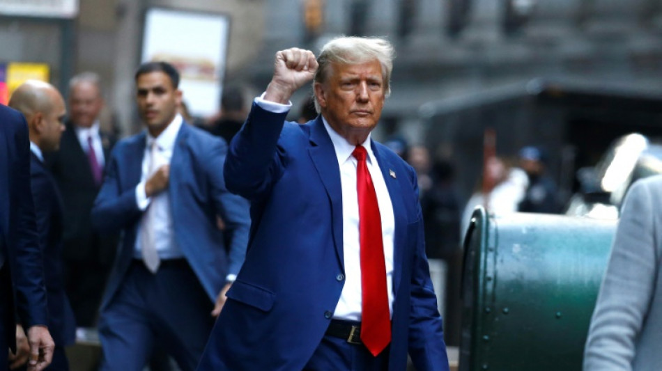 Jug&eacute; pour fraudes, Trump fait de son proc&egrave;s une tribune politique contre Biden