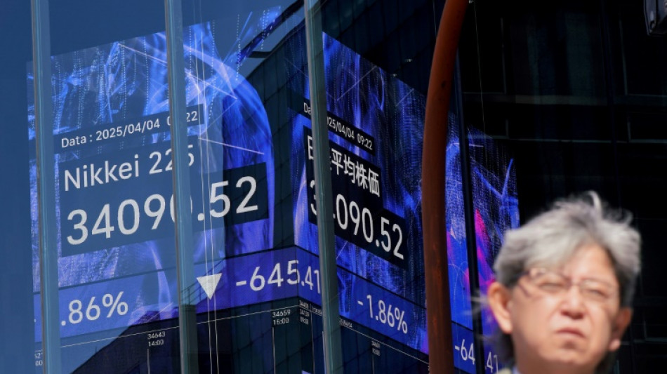 Bolsas e petr&oacute;leo continuam em queda ap&oacute;s China anunciar novas tarifas contra EUA