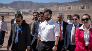 Boric llama a dialogar sobre su criticado plan de explotaci&oacute;n de litio