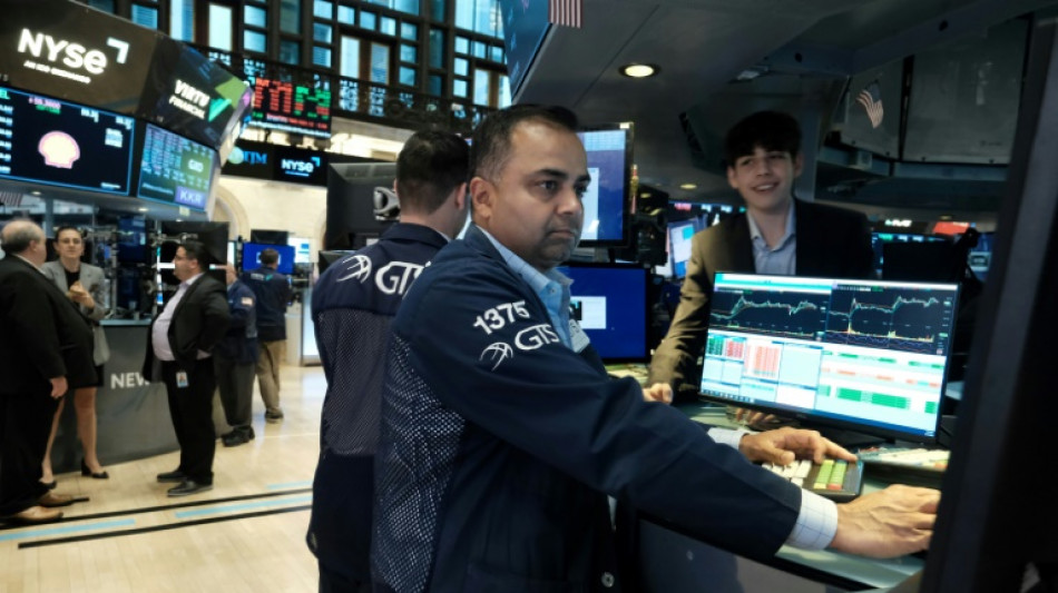 Wall Street termine en baisse, le Dow Jones rate le record de hausses cons&eacute;cutives