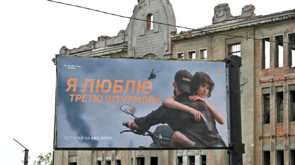 En Ukraine, la bataille du marketing pour rendre l'arm&eacute;e "sexy"