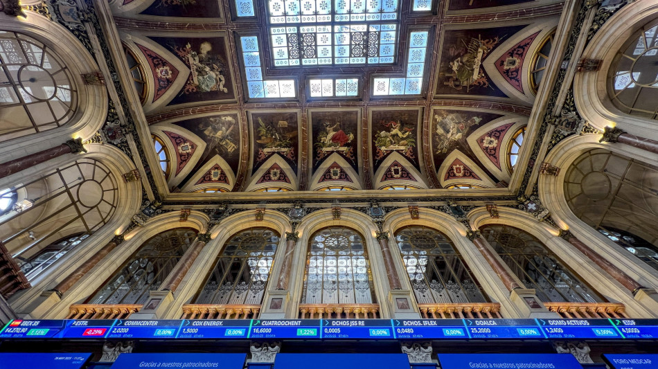 Borsa: l'Europa debole guarda a Wall Street, Milano +0,4%