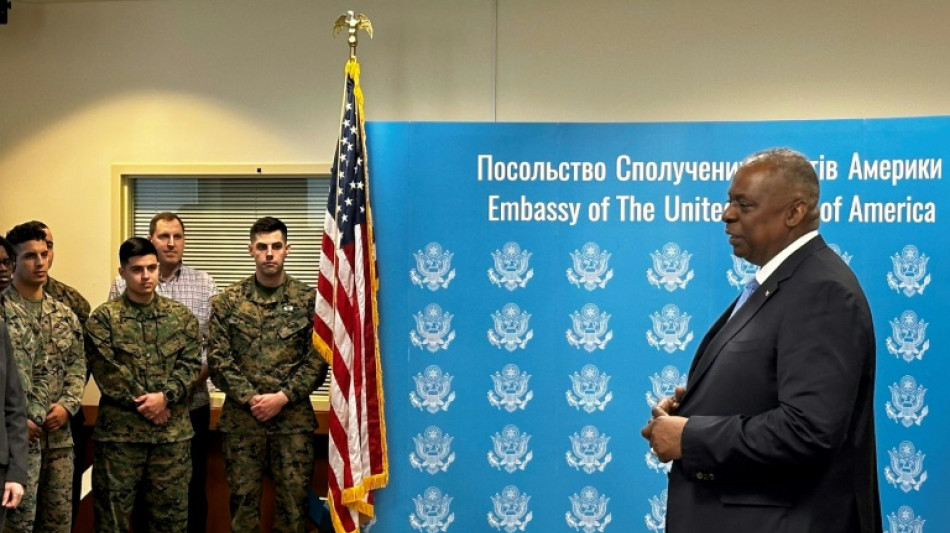 Chefe do Pent&aacute;gono promete apoio dos EUA &agrave; Ucr&acirc;nia por muito tempo