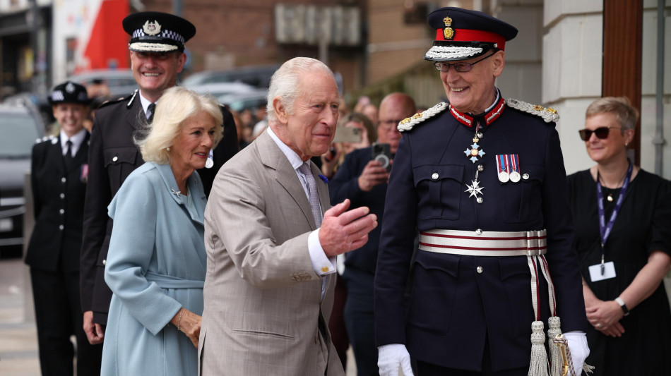 Re Carlo è più ricco, scala la classifica dei paperoni in Gb