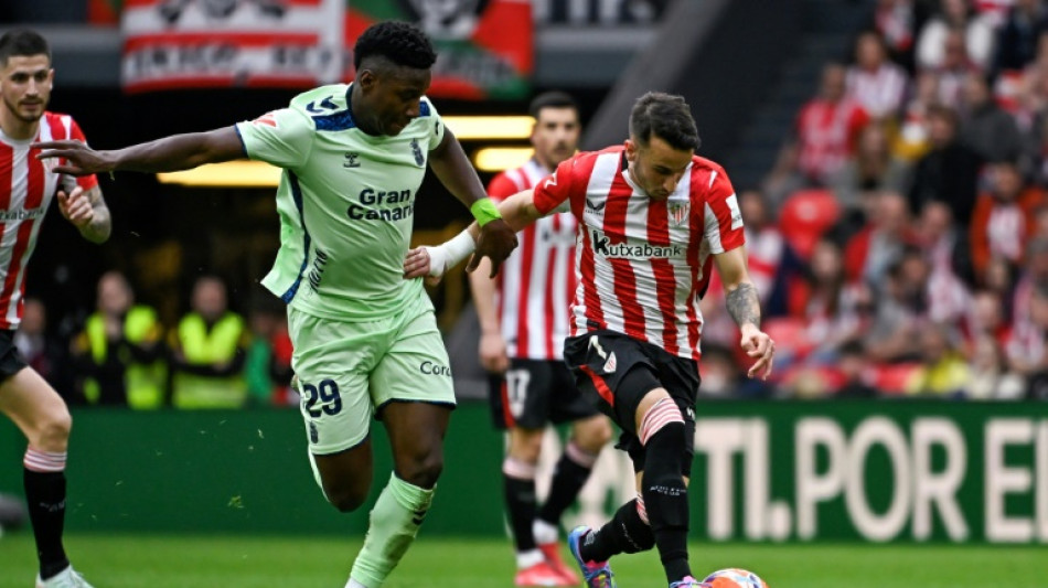 Chelsea contrata o volante portugu&ecirc;s D&aacute;rio Essugo para Copa do Mundo de Clubes