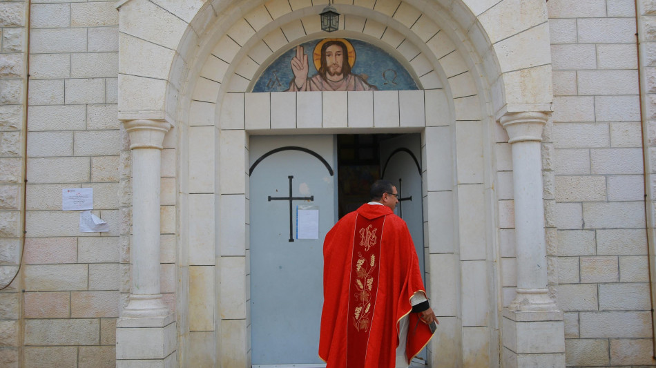 Raid su chiesa a Gaza, il Patriarcato conferma due morti