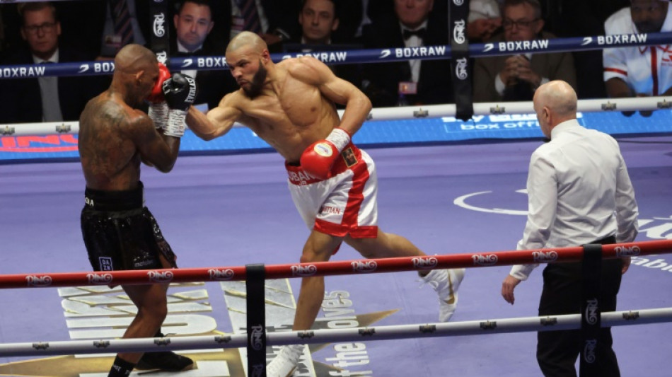 'Legendary' Eubank Jr beats Benn in grudge bout