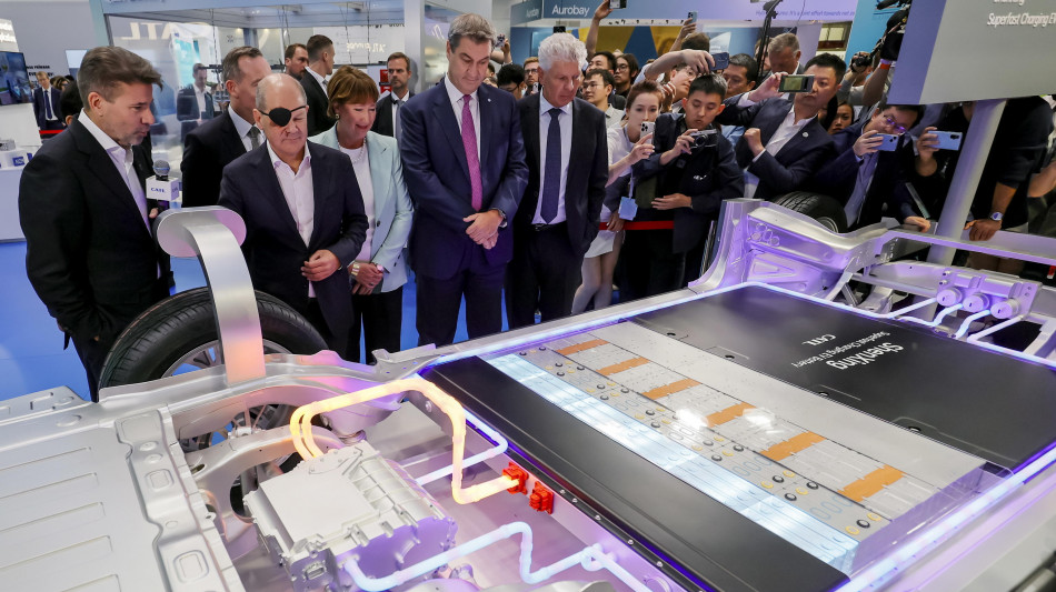 Catl vola all'esordio sulla Borsa di Hong Kong, a +12%