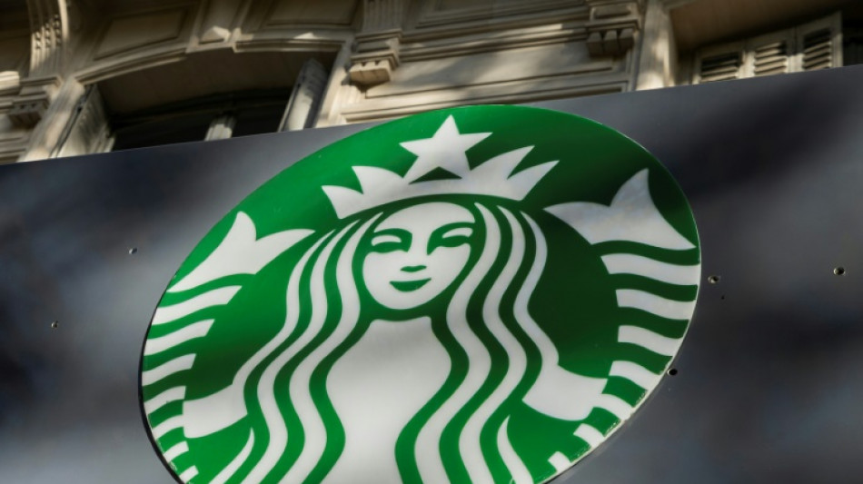Starbucks toujours &agrave; la peine mais son nouveau patron est optimiste