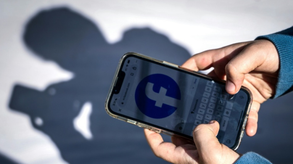 Les adolescents partagés dans le monde face à l'interdiction des réseaux sociaux aux jeunes Australiens