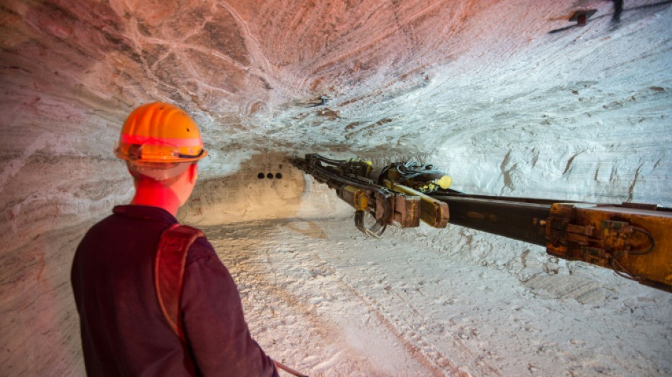 Salzbergwerk in Niedersachsen nach Brand von Schachtgeb&auml;ude stillgelegt