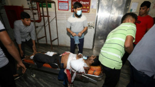 Mindestens f&uuml;nf Tote und hundert Verletzte bei Gro&szlig;brand in Bangladesch