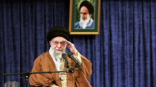 El l&iacute;der supremo de Ir&aacute;n pide a su gobierno rechazar cualquier negociaci&oacute;n con EEUU