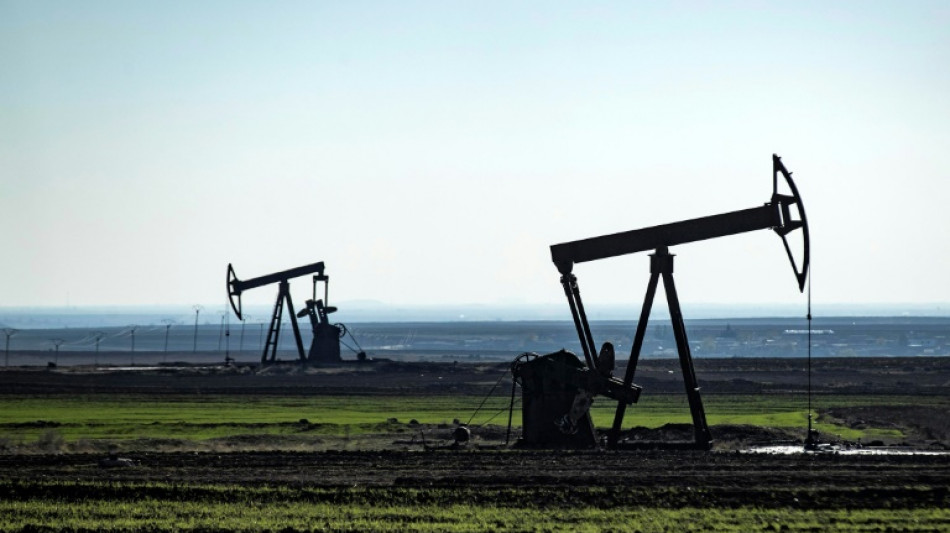 Stocks diverge as tech stocks dip