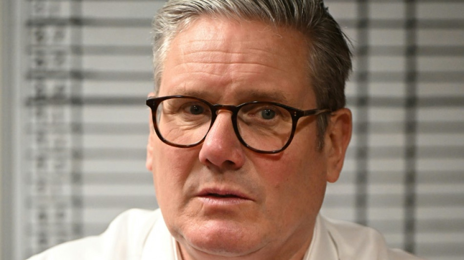 Reino Unido vai criar regime de san&ccedil;&otilde;es contra redes de tr&aacute;fico de imigrantes