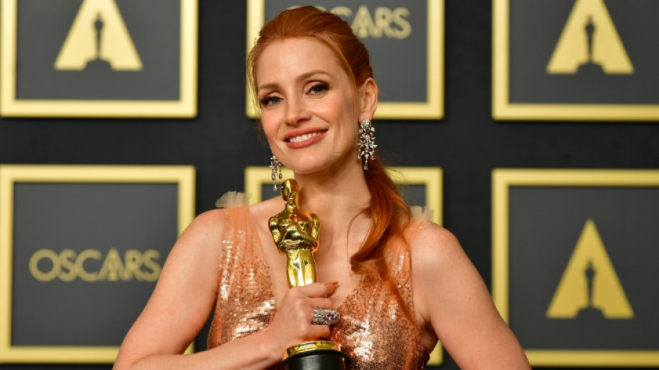 Les Oscars n'ont d'yeux que pour Jessica Chastain, m&eacute;connaissable en t&eacute;l&eacute;vang&eacute;liste