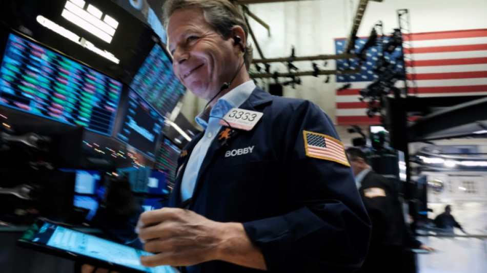 Wall Street d&eacute;marre en baisse, en manque de conviction