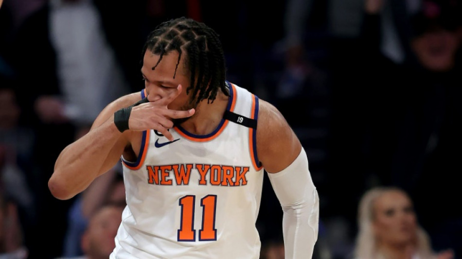 Brunson shines as Knicks down Heat to level series