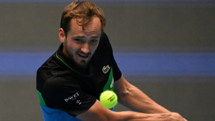 Alcaraz e Medvedev avan&ccedil;am &agrave;s semifinais em Pequim