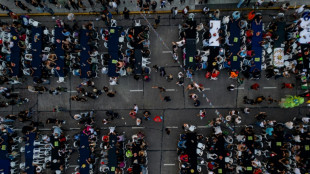 Unas tres mil personas asisten a una cena navide&ntilde;a para los sin techo en Buenos Aires