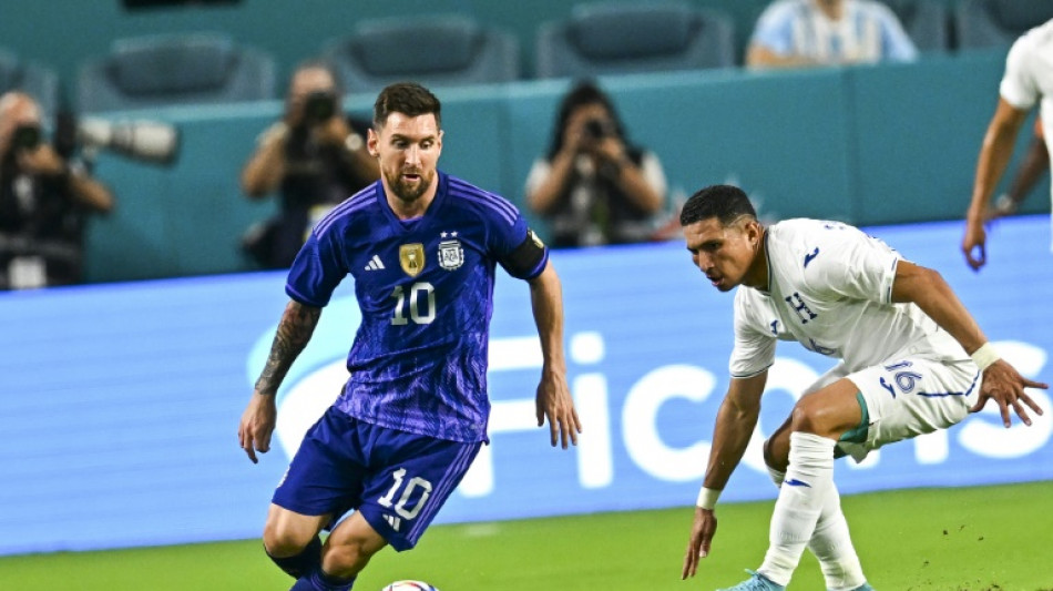 Foot: Messi r&eacute;gale et guide l'Argentine &agrave; la victoire contre le Honduras