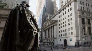 Wall Street ouvre en hausse, s&eacute;duite par le ralentissement de la hausse des salaires