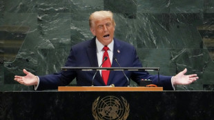 Trump mocks UN on peace and migration in blistering return