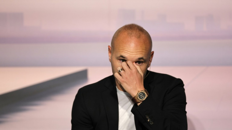 "El estar en el c&eacute;sped se acaba": Iniesta anuncia su retirada como profesional
