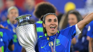 Marta e Amanda Gutierres são indicadas à Bola de Ouro feminina