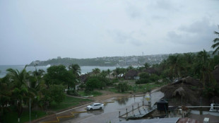 Erick se acerca a costa sur de M&eacute;xico como un poderoso hurac&aacute;n 4