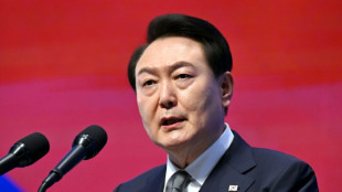 Um m&ecirc;s de caos pol&iacute;tico na Coreia do Sul