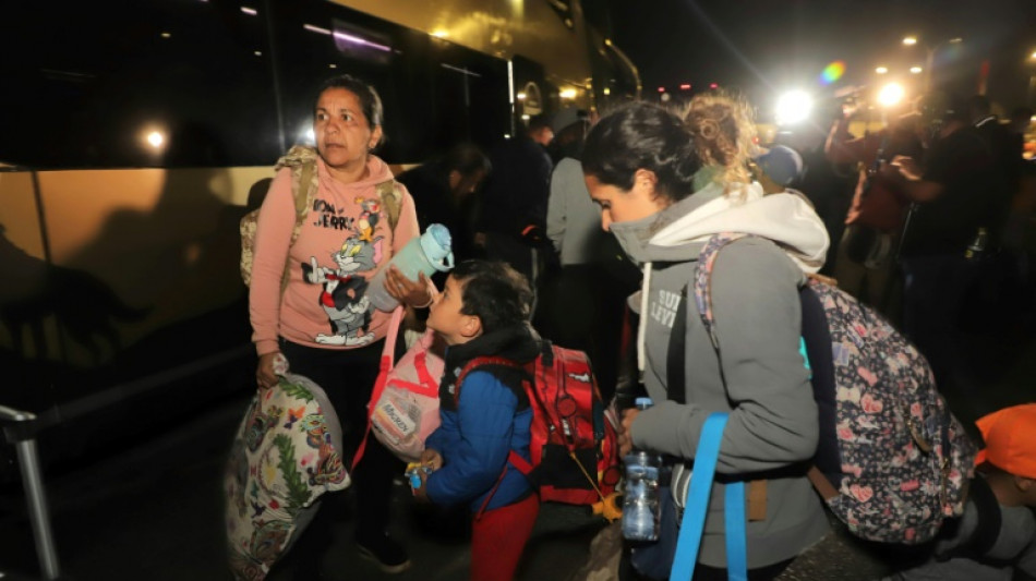 Parte hacia Venezuela avi&oacute;n con migrantes varados en frontera Chile-Per&uacute;