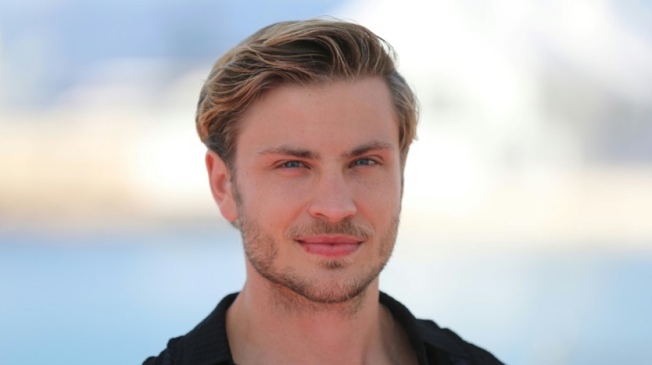 HOLD HOLD Schauspieler Jannik Sch&uuml;mann k&ouml;nnte sich Adoption vorstellen