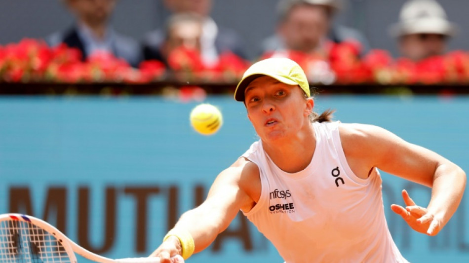 Tennis/Madrid: bouscul&eacute;e, Iga Swiatek file en quarts