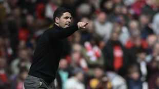 Premier: l'Arsenal perde in casa, assist al manchester United