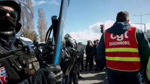 Los sindicatos piden al gobierno franc&eacute;s que aparte la reforma de las pensiones para dialogar
