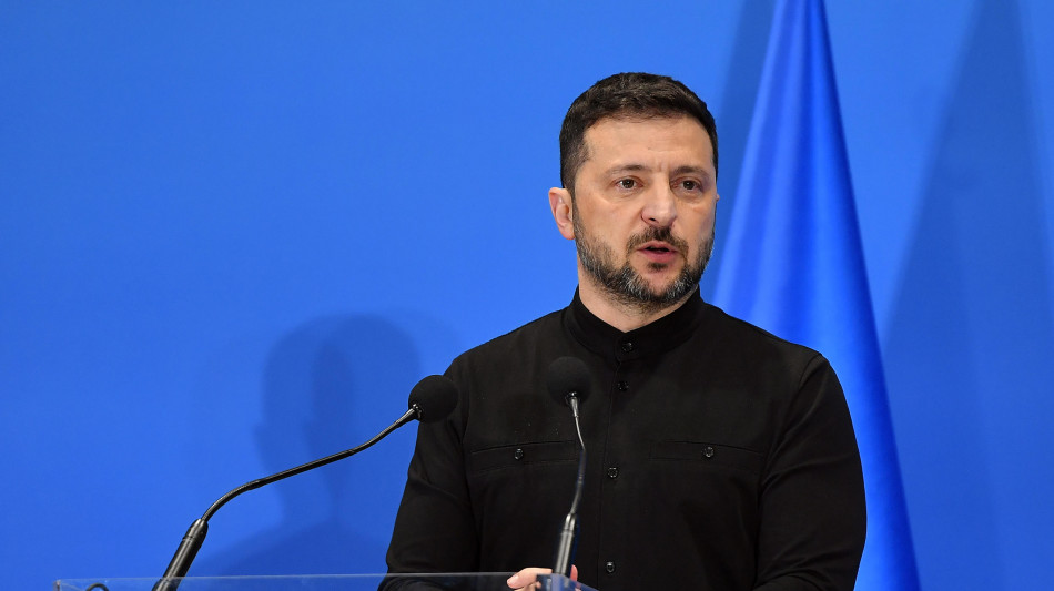 Zelensky, colloqui al via per possibile incontro con Putin