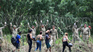 Juez bloquea liberaci&oacute;n condicional de migrantes en frontera de EEUU