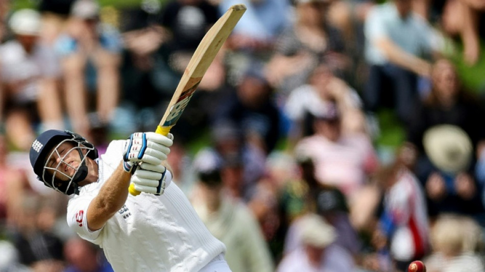 Root digs in after dramatic start to leave England needing 90 to win