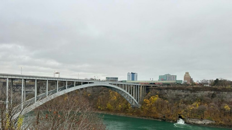 Explosion mortelle d'un v&eacute;hicule aux chutes du Niagara, entre le Canada et les Etats-Unis