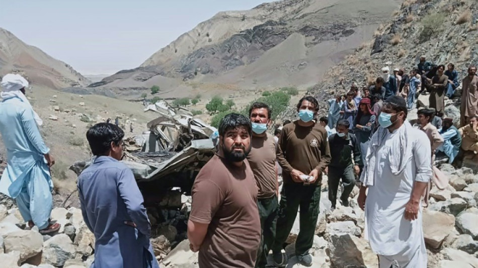 Al menos 22 muertos en Pakist&aacute;n en un accidente de minib&uacute;s