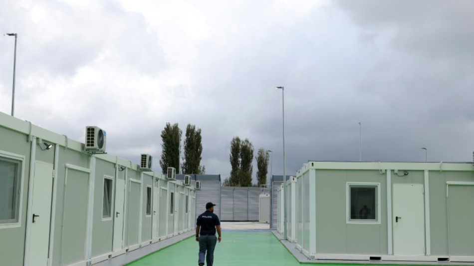 It&aacute;lia envia primeiro grupo de migrantes para Alb&acirc;nia