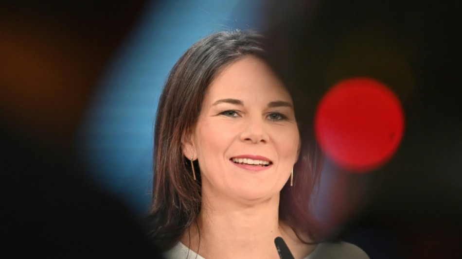 Baerbock rechtfertigt Maskenbildnerin - Sonst "sieht man aus wie ein Totengr&auml;ber"