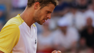 Vor Wimbledon: Hanfmann schl&auml;gt Tsitsipas 